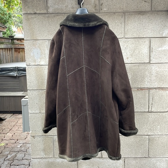 Faux shearling ladies coat - Picture 3 of 6